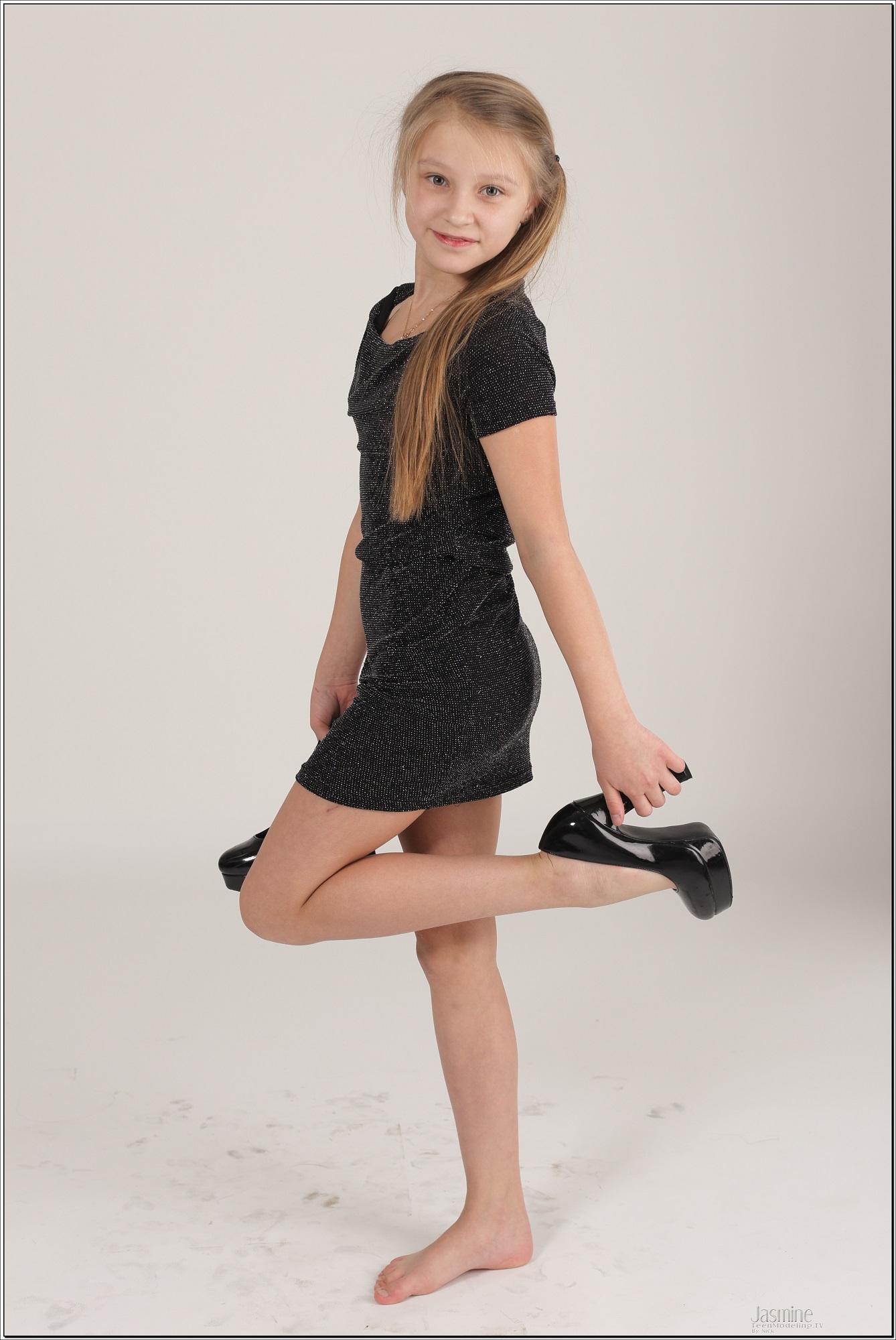 [Image: jasmine_model_sparkledress_teenmodeling_tv_006.jpg]